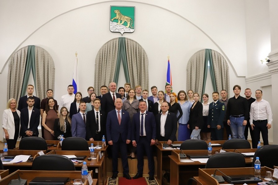 Молодые парламентарии обменялись опытом работы