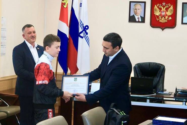 Находкинские спортсмены прославляют родной город