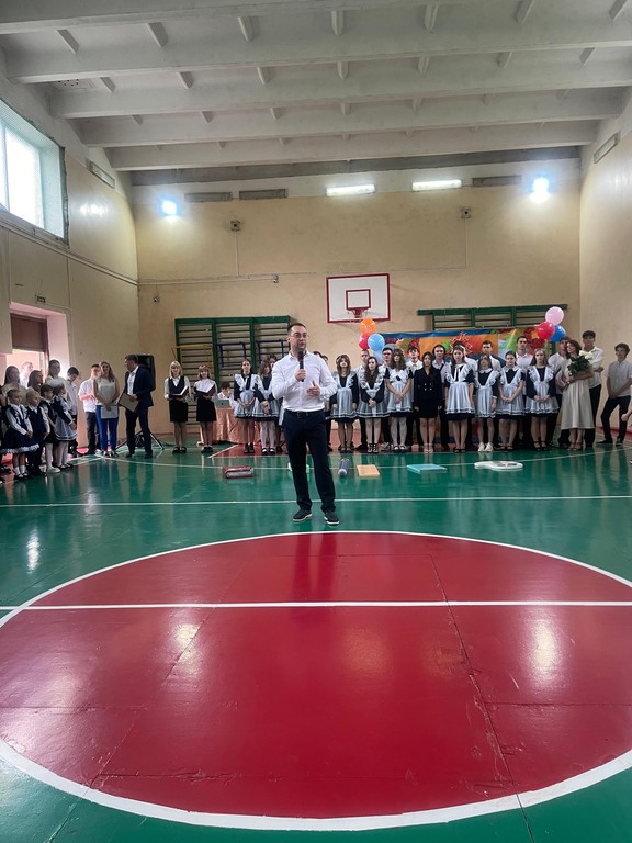 Депутаты городской Думы посетили торжественные линейки в школах Находки