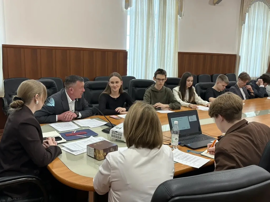 Заседание Молодежного парламента: финансовая грамотность и планы на будущее