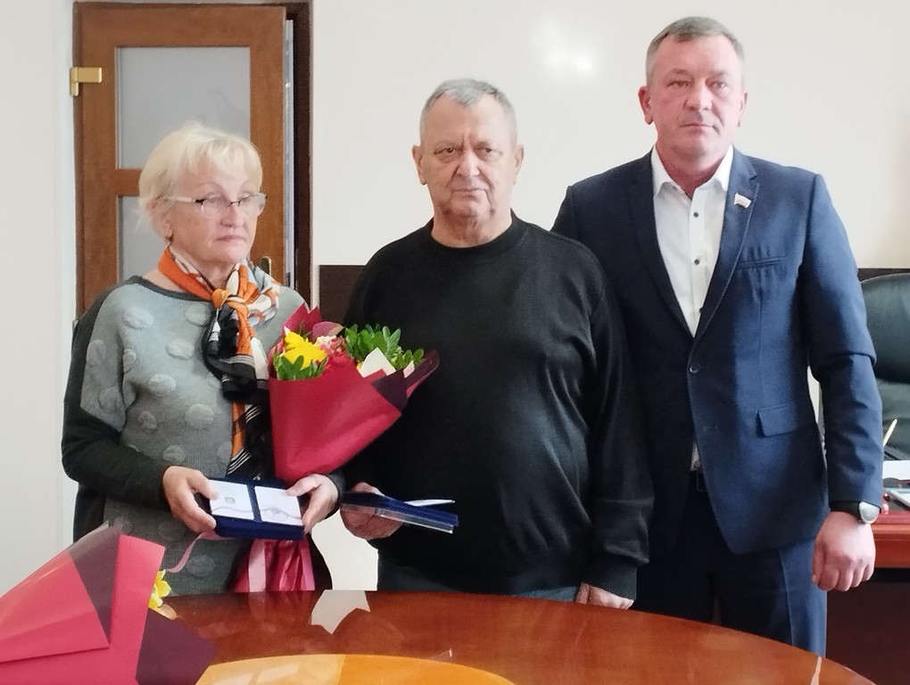 Торжественное вручение почетного знака "Семейная доблесть"