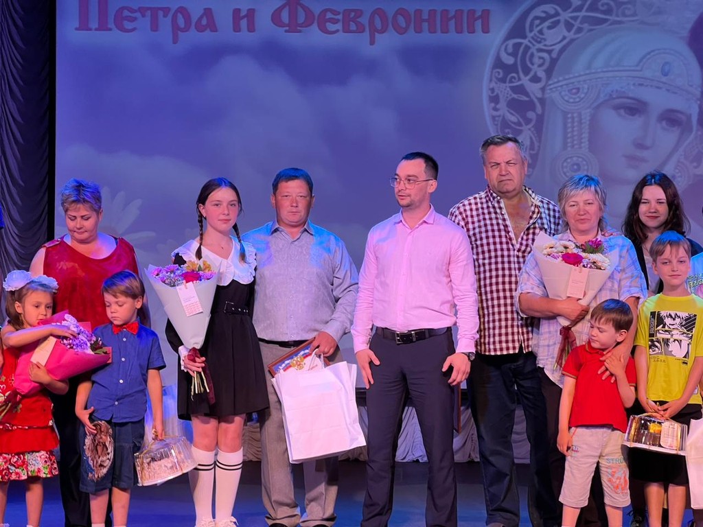 Подарки, цветы, тёплые слова