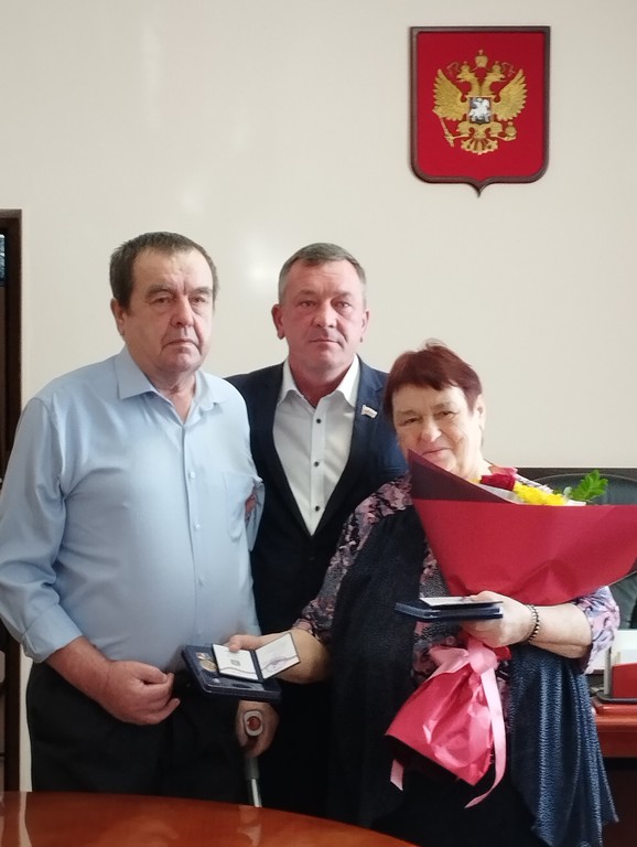 Торжественное вручение почетного знака "Семейная доблесть"