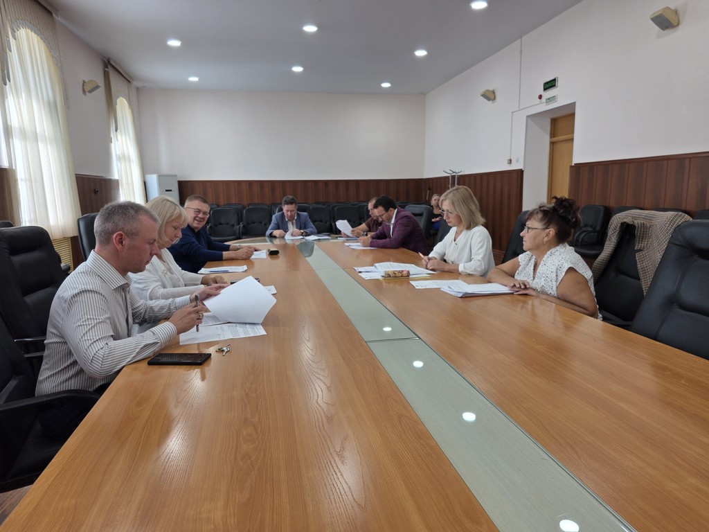 Депутаты поддержали перераспределение бюджета в пользу дорог и благоустройства