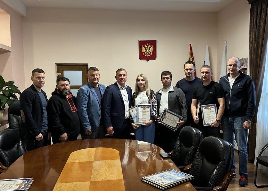 Вручение благодарственных писем спонсорам