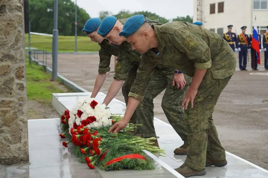 Поздравления с 96-й годовщиной образования Воздушно-десантных войск.