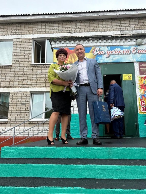 Депутаты городской Думы посетили торжественные линейки в школах Находки