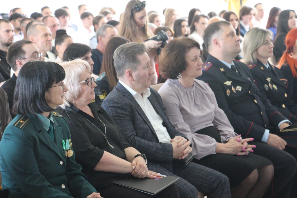 Поздравление выпускников