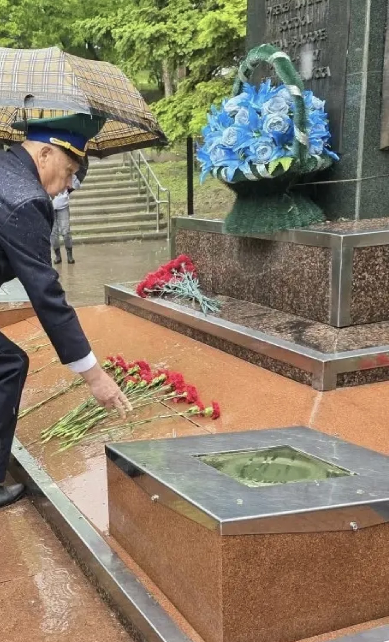 В Находке отметили День пограничника: к мемориалу возложили цветы, ветеранов и действующих военнослужащих поздравили с праздником