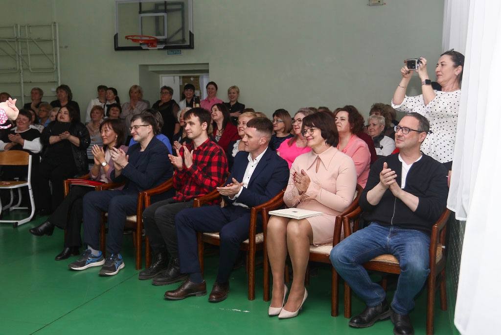 Педагоги  специальной  школы  принимают поздравление